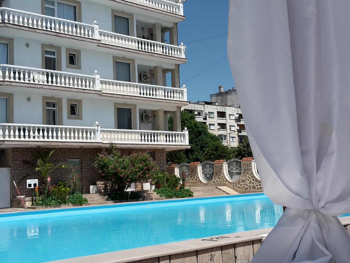 Family Hotel Zhelkovi - Olympia Kharmanli Ngoại thất bức ảnh